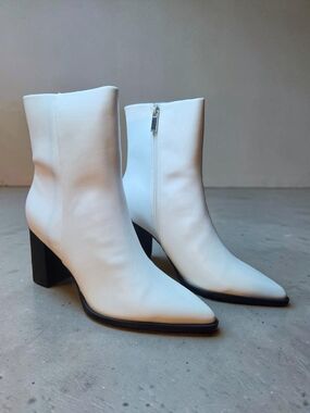 CELLENZ Women's White Pointed Toe Block Heel Ankle Boots Size 6.5 Zip Booties **